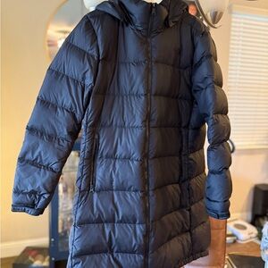 The North Face Women's Dark Blue Hooded Puffer Coat
